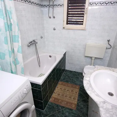 Apartman By The Sea Slatine, Ciovo - 9433