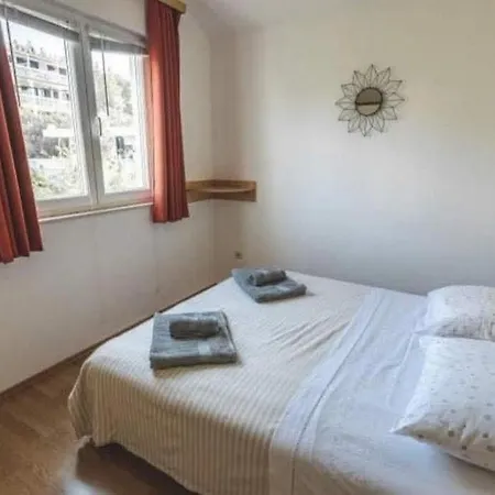 Apartamento By The Sea Slatine, Ciovo - 9433 *